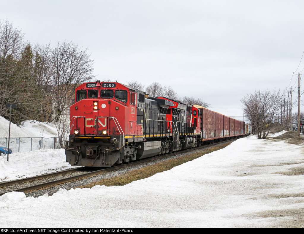 Canadian cab C44-9W 2500 leads 403